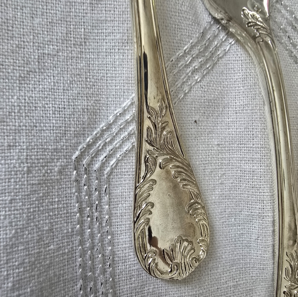 SILVER PLATED 28 PIECE FLATWARE.